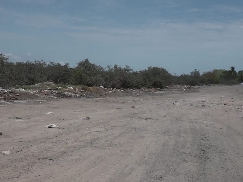 Malecón de los pobres estancado por SEMARNAT