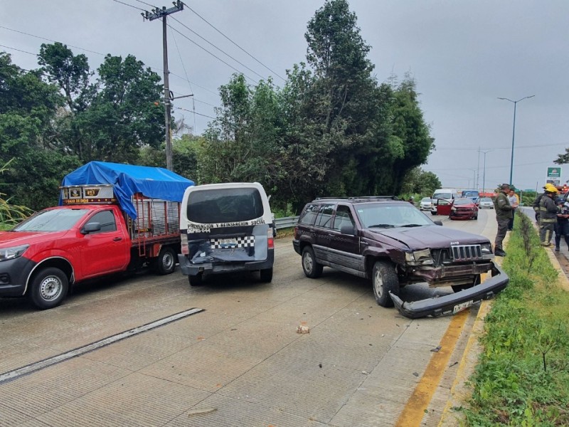 Día de accidentes en carretera Xalapa-Coatepec; 7 unidades involucradas