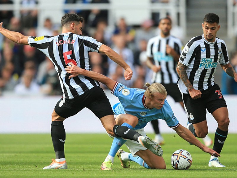 Manchester City evitó su primera derrota ante Newcastle. 3-3