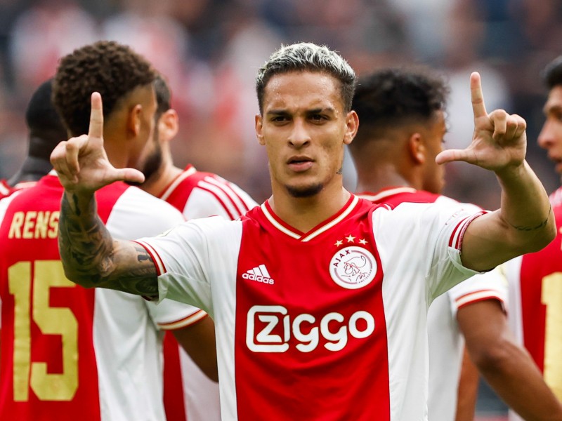 Manchester United y Ajax logran acuerdo por brasileño Antony