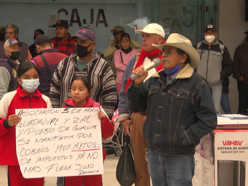 Manifestación de comerciantes termina en confrontación