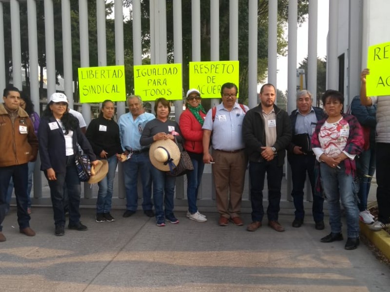 Manifestación de GNTE-Puebla frente a SEP