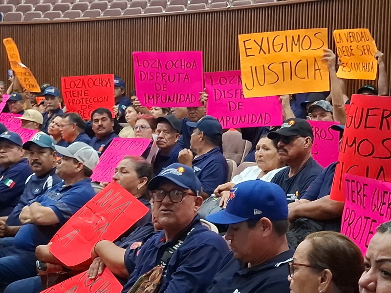 Manifestación de Guerreros Azules llega hasta el Congreso del Estado