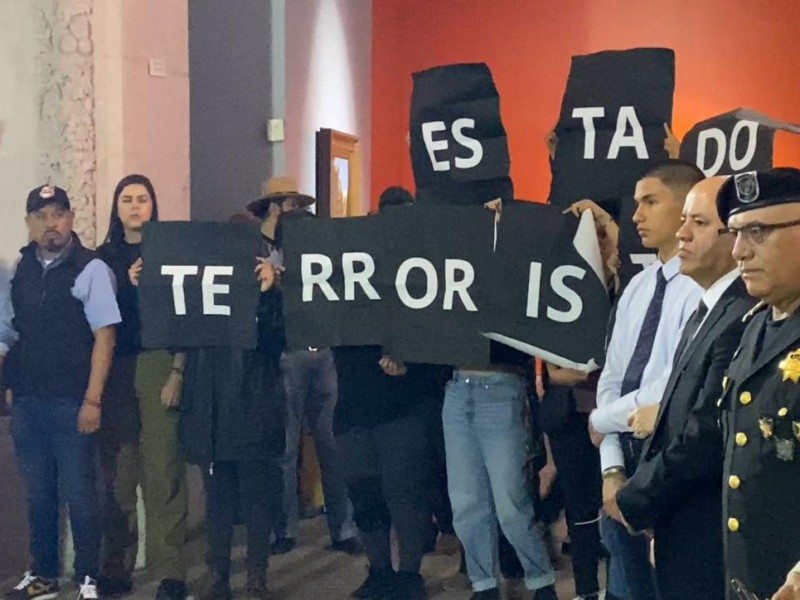 Manifestación de mujeres agredidas en ceremonia inaugural del FCZ 2024