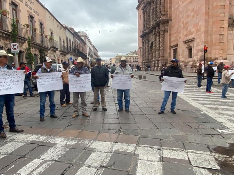 Manifestación de productores agrícolas por retraso de apoyos