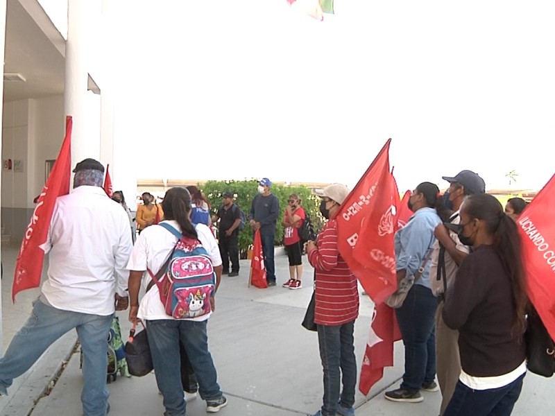 Manifestacion del movimiento antorchista en el ayuntamiento de La Paz