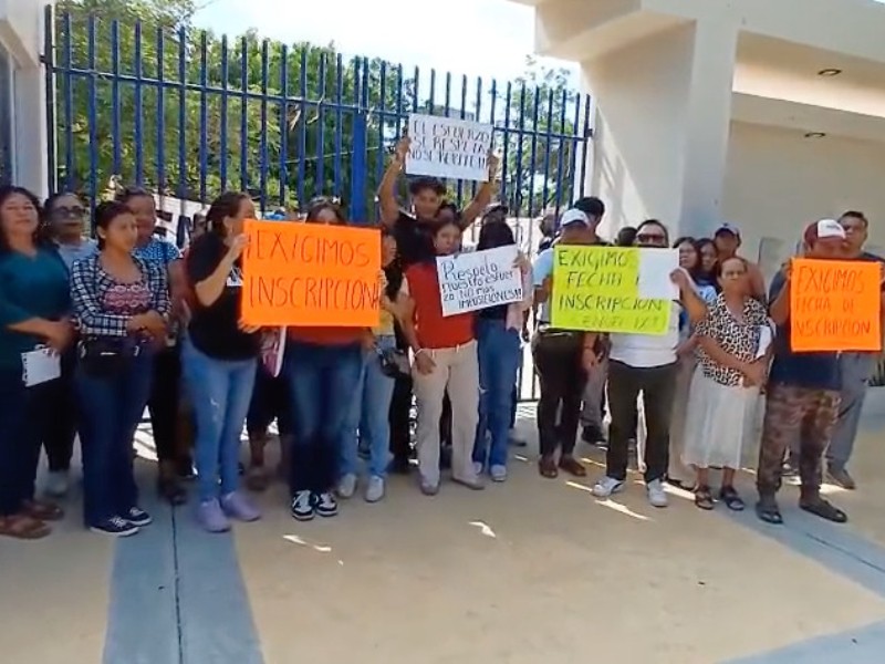 Manifestación en ENUFI Ixtepec exige inicio de inscripciones inmediato