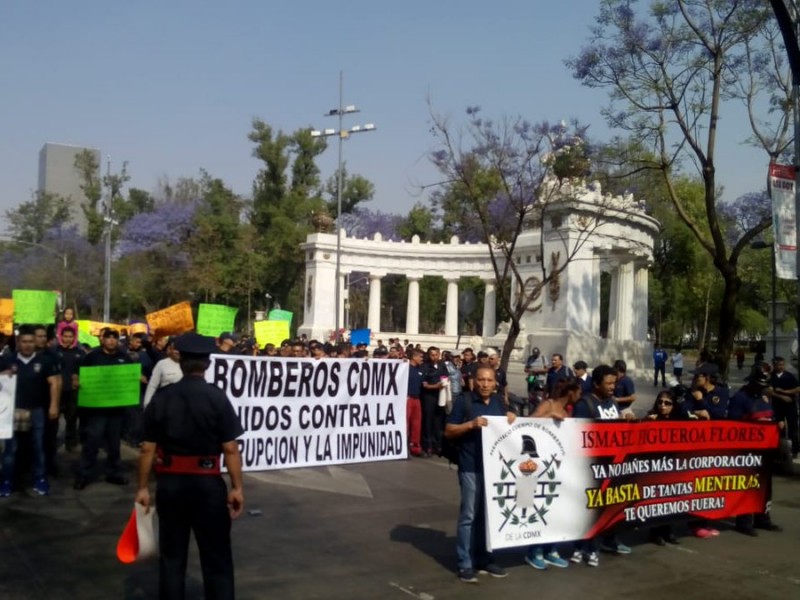 Manifestación llega al Zócalo capitalino