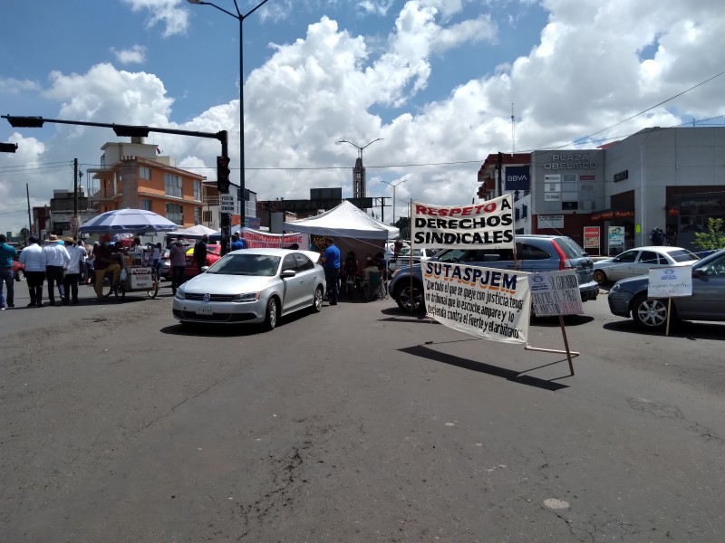 Manifestaciones colapsan vialidad en el monumento a Lázaro Cárdenas