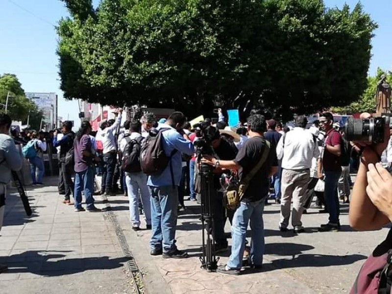 Manifestaciones durante toma de protesta de gobernador