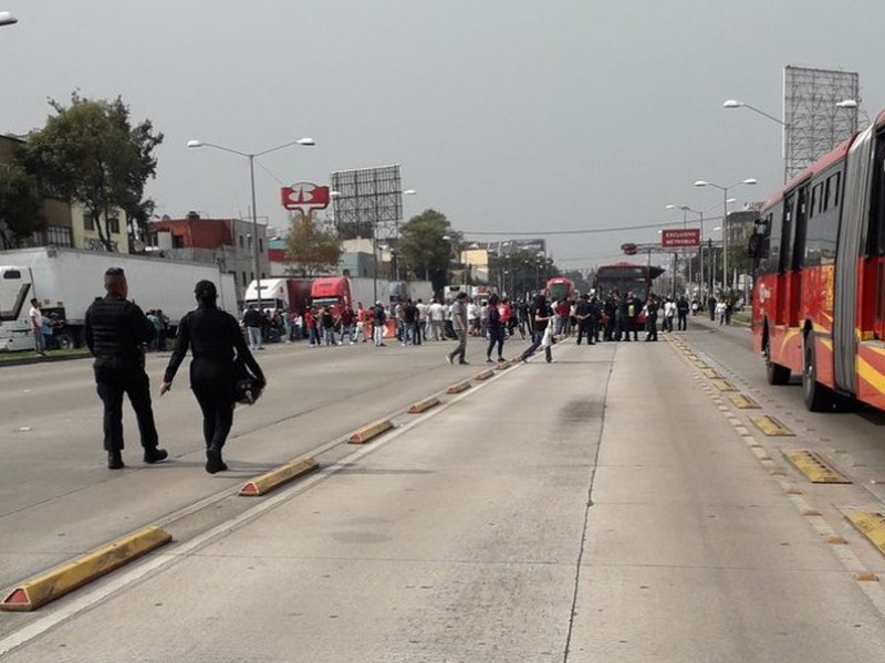 Manifestantes bloquean Calzada Vallejo durante media hora