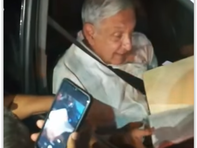 Manifestantes bloquean camino de AMLO en Veracruz