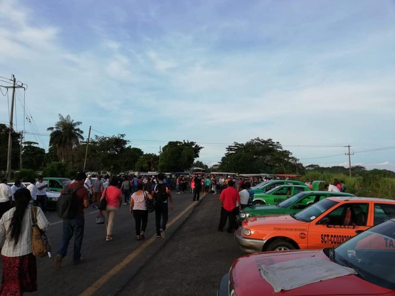 Manifestantes bloquean tramo Tapachula - Puerto Madero