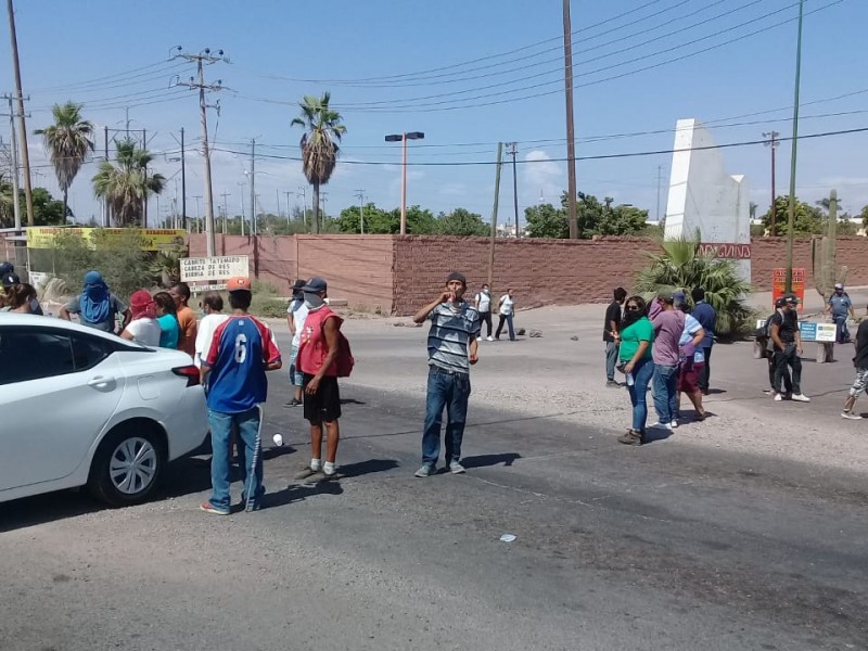 Manifestantes cierran al norte de Guaymas