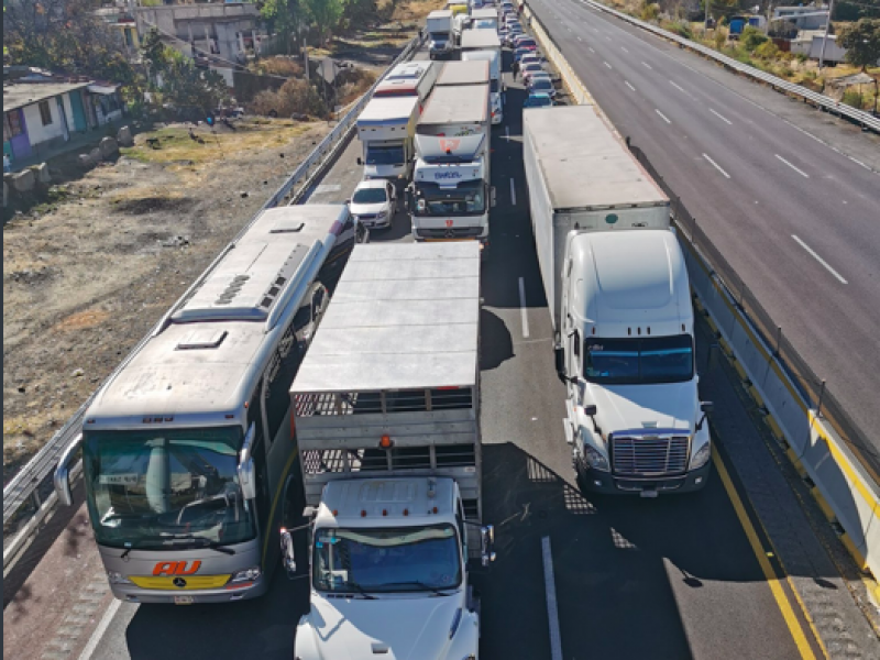 Manifestantes cierran autopista México-Puebla por 7 horas