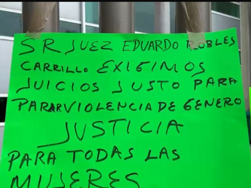 Manifestantes exigen justicia en Tlalnepantla