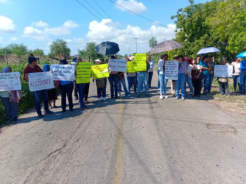 Manifestantes exigen solución definitiva para carretera que conduce a Tesia