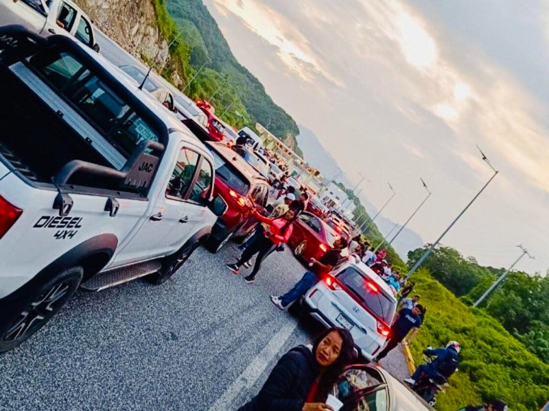 Manifestantes toman caseta Barranca Larga-Ventanilla para exigir reparación de la supercarretera
