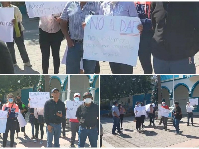 Manifestantes protestan contra el DAP en Tepanco