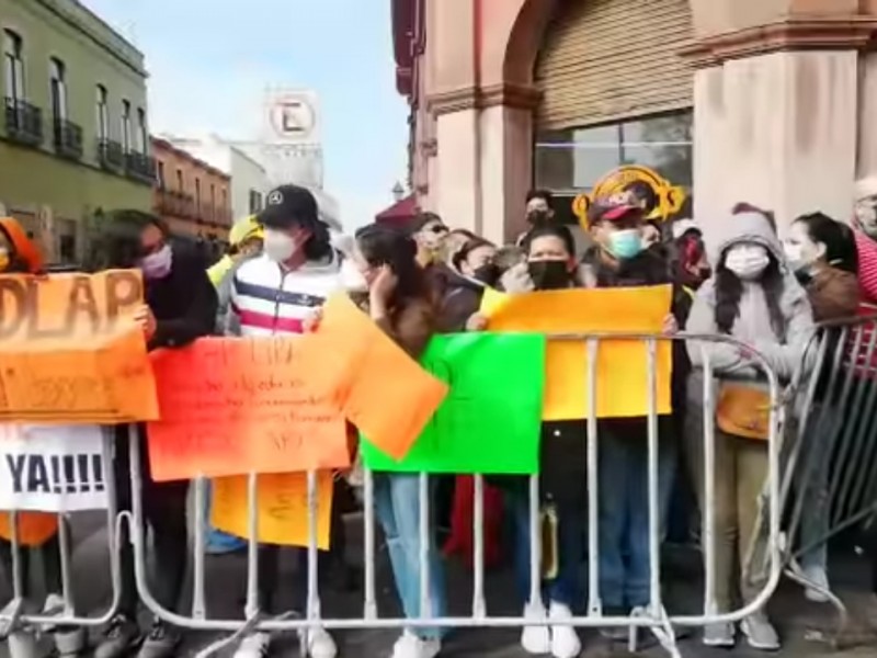 Manifestantes se mostraron inconformes contra reemplacamiento