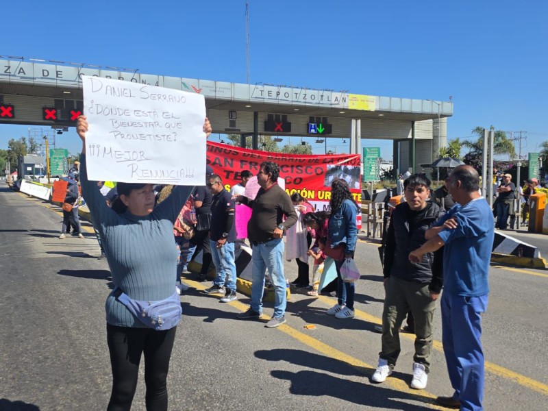 Manifestantes toman caseta de Tepotzotlán