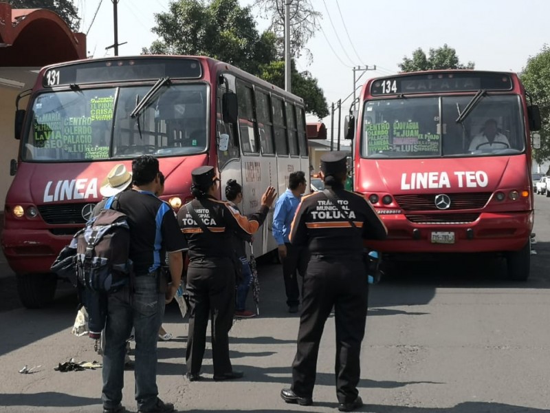 Mano firme en contra de la contaminación