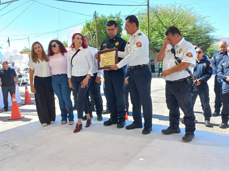 Manos Unidas por Nuestros Hijos entrega reconocimiento a Bomberos de Hermosillo