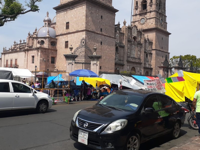 Mantiene magisterio plantón frente a Palacio de Gobierno en Morelia