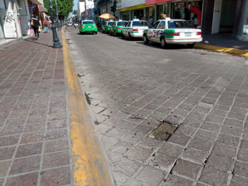 Mantienen bacheo para reparar afectaciones en las calles