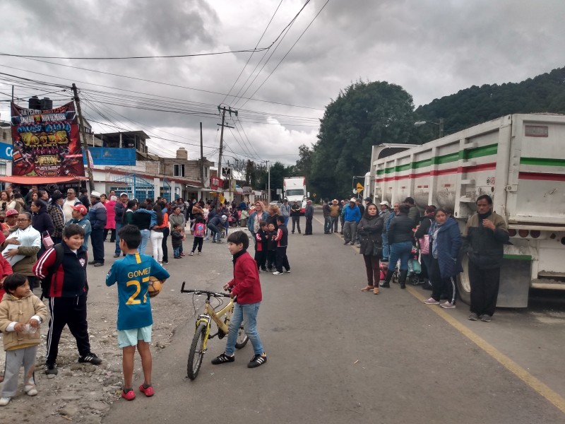 Continúa bloqueada carretera Toluca-Tenancingo