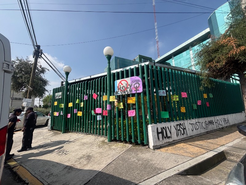 Mantienen bloquedado acceso a la CODHEM, piden justicia por caso de abuso