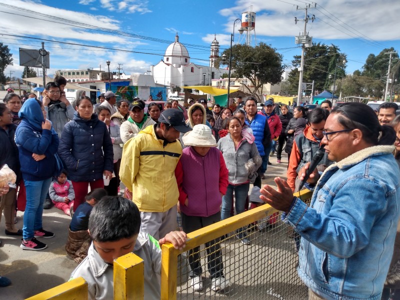 Mantienen cerrada escuela en San Andrés Cuexcontitlán