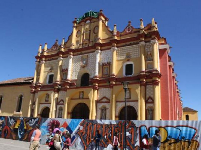 Persisten daños en cientos de monumentos tras sismo