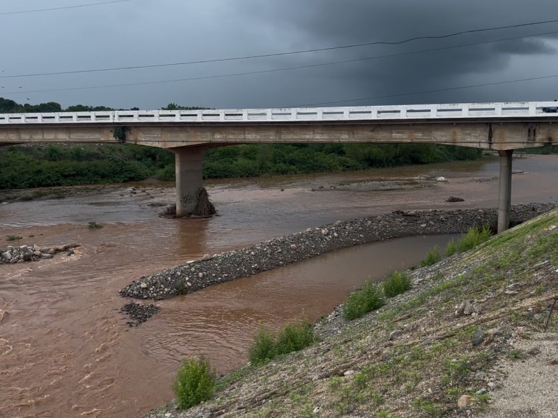 Mantienen en vigilancia niveles del río en Petatlán