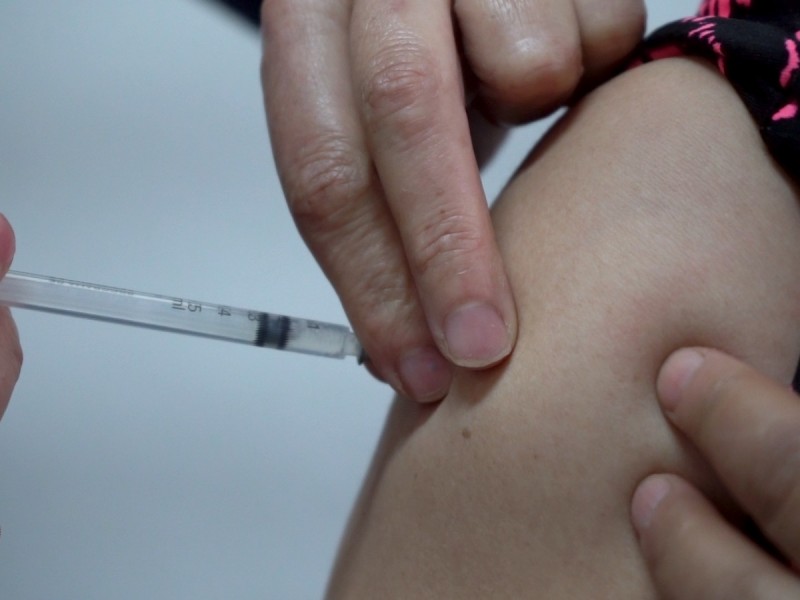 Mantienen vacunación contra influenza, COVID y neumococo, en Morelia