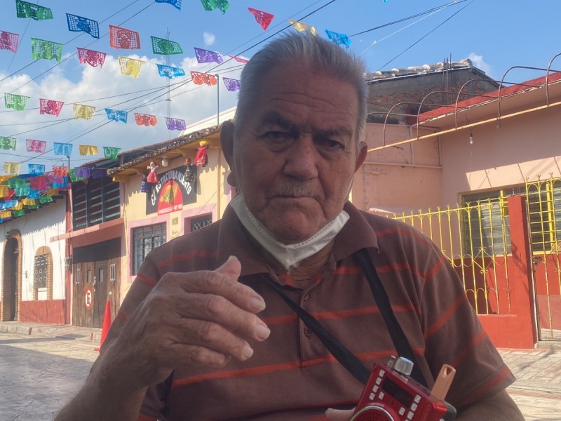 Manuel Mendoza Narcía a sus 82 años sigue componiendo