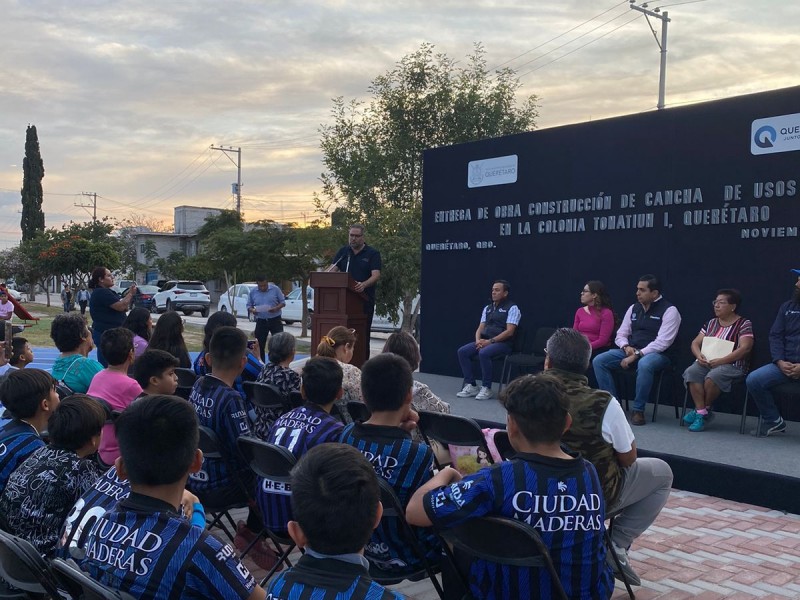 Manuel Pozo entrega canchas en Tonatiuh