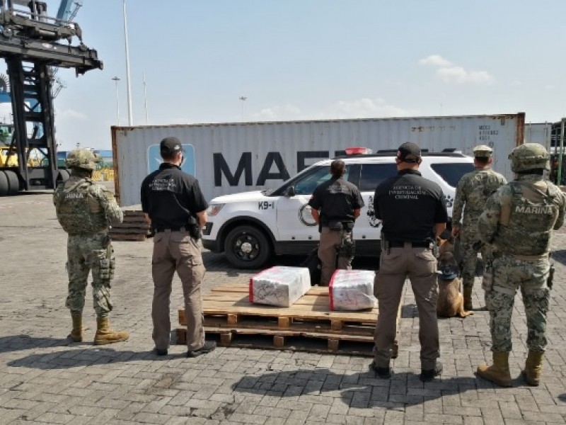 Manzanillo: dos detenidos en aseguramiento de 102 kg de cocaína