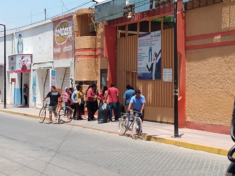 Maquiladoras aún laboran pese a contingencia en Ajalpan