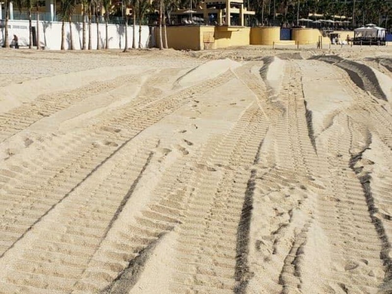 Maquinaria pesada opera sin autorización en playas