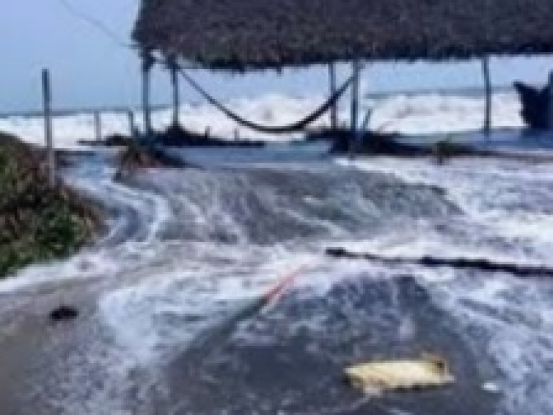 Mar de Fondo deja afectaciones en Playas de Chiapas.