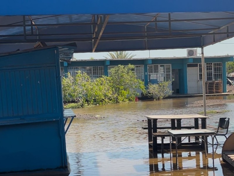 La bahía se desborda e inunda zonas bajas en Topolobampo
