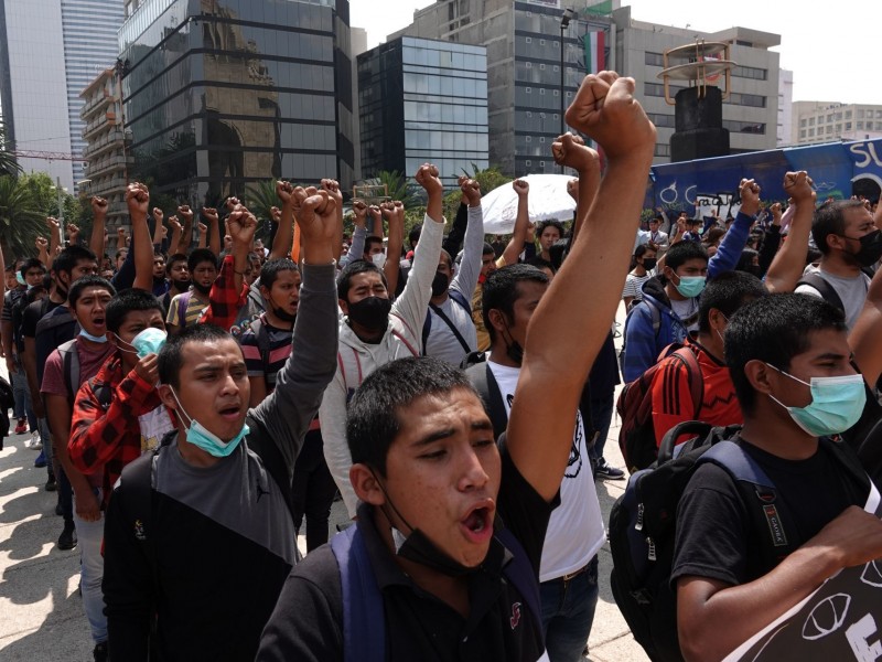 Marcha a 8 años del caso Ayotzinapa: Sigue la movilización