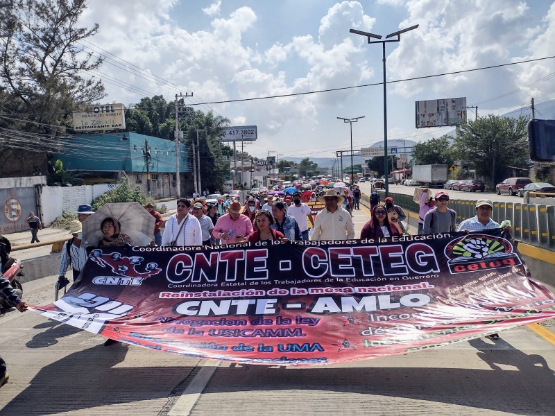 Marcha CNTE y padres de Ayotzinapa rumbo a CDMX