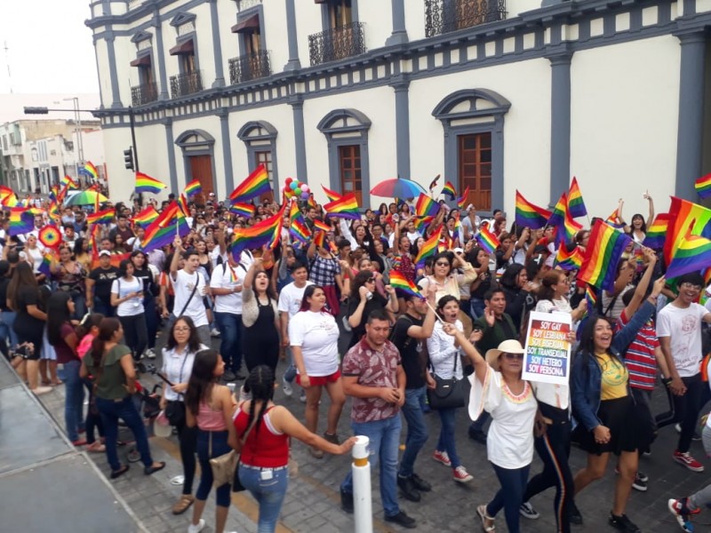 Marcha comunidad LGBTTTI+ en celebración al XV aniversario