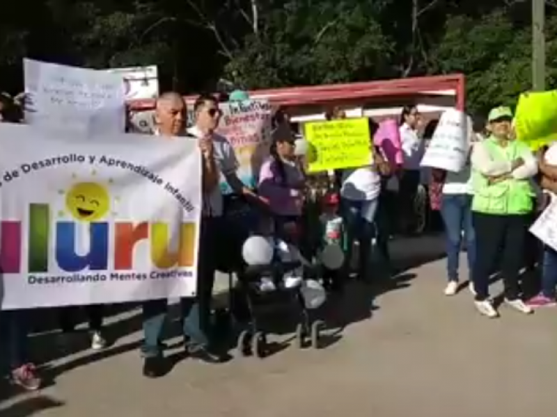 Marchan contra eliminación de subsidio a estancias infantiles