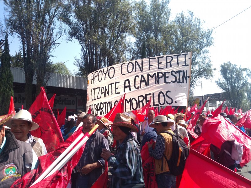 Marcha de antorchistas genera caos vial