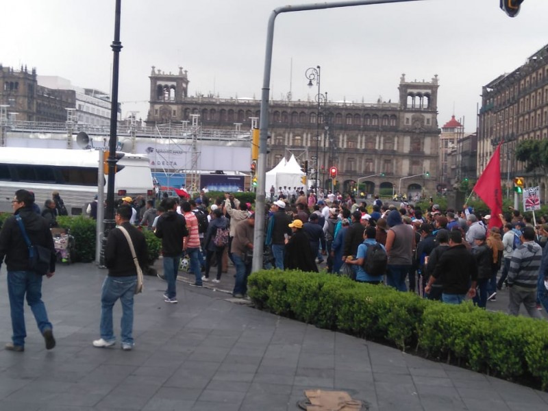 Marcha de la CNTE ingresa al Zócalo