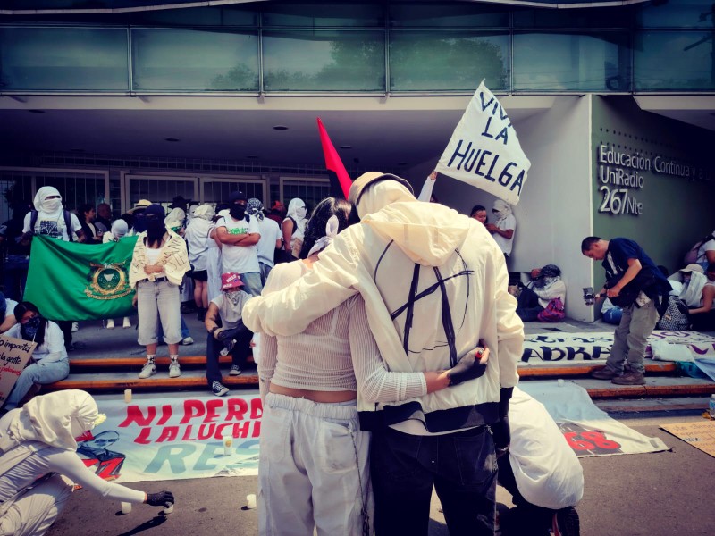 Marcha de Silencio; estudiantes de la UAEMex buscan ser escuchados