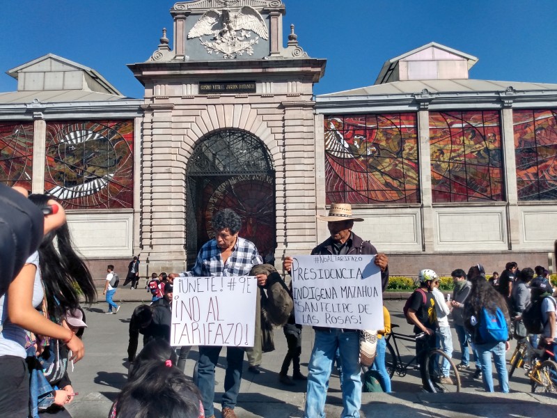 Marcha en Toluca contra incremento al pasaje